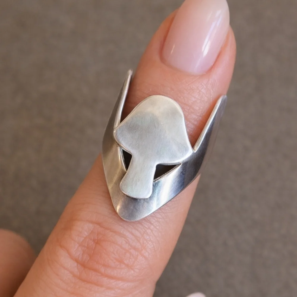 Fairycore Mushroom Freeform Misshapen Fingertip Ring Size 5/6